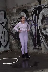 Sumptuous Gianna Ray Takes A Leak Desperation