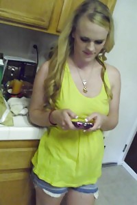 Blonde Princess Heidi Goes Down To Munch A Fat Knob And Later Got Her Manicured Snatch Wet